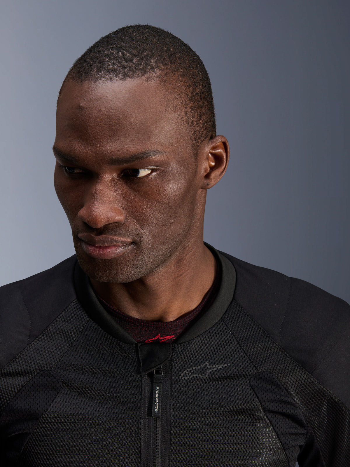 Veste Alpinestars Troop-Air, veste de moto urbaine en maille technique pour homme, noire, vue détaillée sur mannequin.