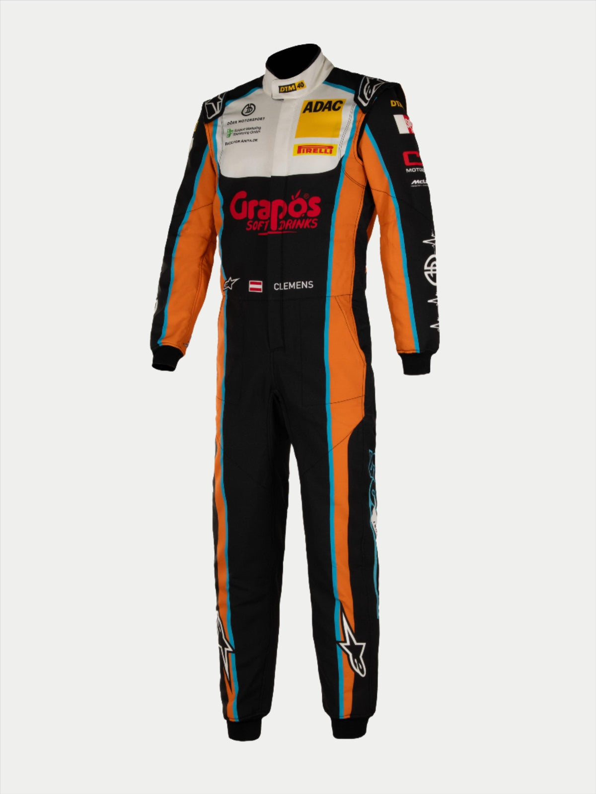 Combinaison sur mesure Alpinestars Tech Vision V3, tenue de course auto noire et orange, certifiée FIA, en Nomex ignifuge.