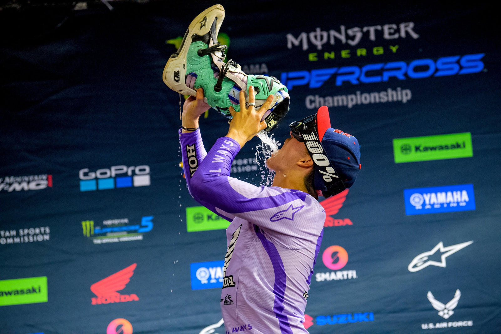 Hunter Lawrence bord des Christian Craig en 250SX West Triple Crown Battle Royale à Glendale