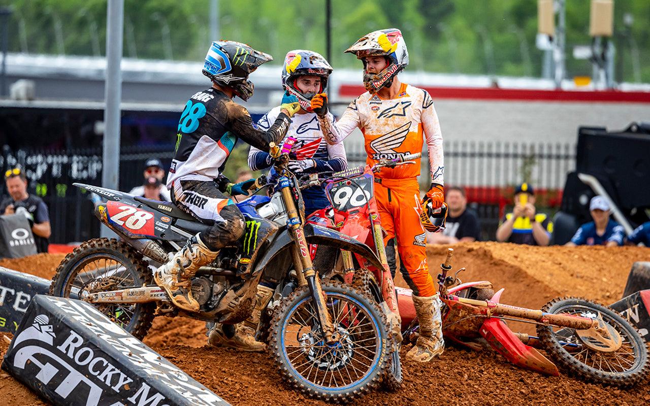 Hunter Lawrence gagne alors qu'Alpinestars balaye le podium en 250 Showdown Supercross East / West à Atlanta, GA