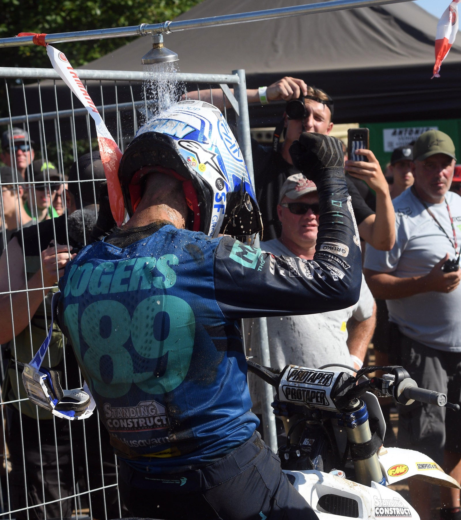 Brian Bogers et Glenn Coldenhoff gagnent MXGP Motos et Alpinestars Secure Event Double-Podium en tant que Bogers SEALS Globalement et Coldenhoff troisième à Lommel, en Belgique