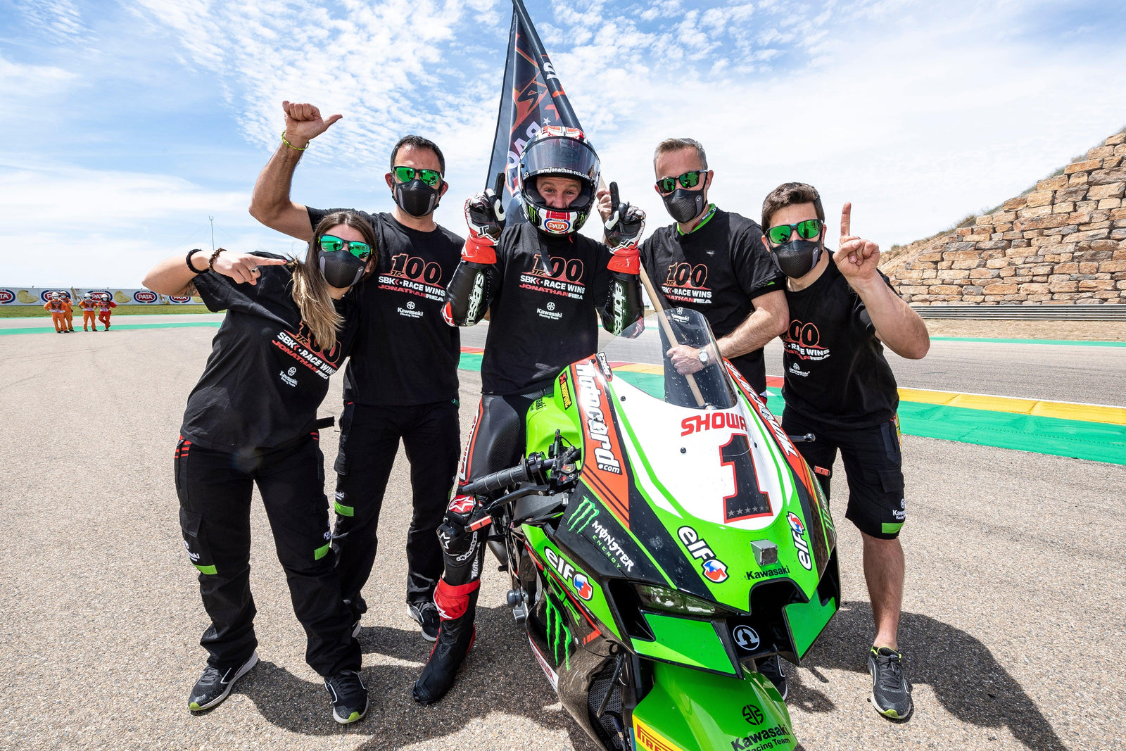 Jonathan Rea record domine la course WSBK One à Aragon, en Espagne, et prend la 100e série Win