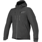 Veste Alpinestars Domino Tech, veste de moto urbaine, noir, dotée d'une capuche fixe avec cordons de serrage, fermeture éclair centrale, deux fermetures éclair verticales sur la poitrine et sangles de réglage aux poignets, logo Astar gris discret sur la poitrine gauche, conception softshell technique pour la conduite sur route