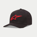 Alpinestars Ageless Curve Hat, casquette de baseball noire et rouge, avec un logo rouge brodé en 3D sur le devant, visière courbée en tissu sergé, couvre-chef décontracté inspiré des sports mécaniques