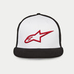 Casquette Trucker Alpinestars Corp, casquette à visière plate avec couronne structurée, panneau avant blanc avec arrière en maille noire et visière noire, logo Alpinestars rouge brodé en 3D, couvre-chef décontracté inspiré du sport automobile
