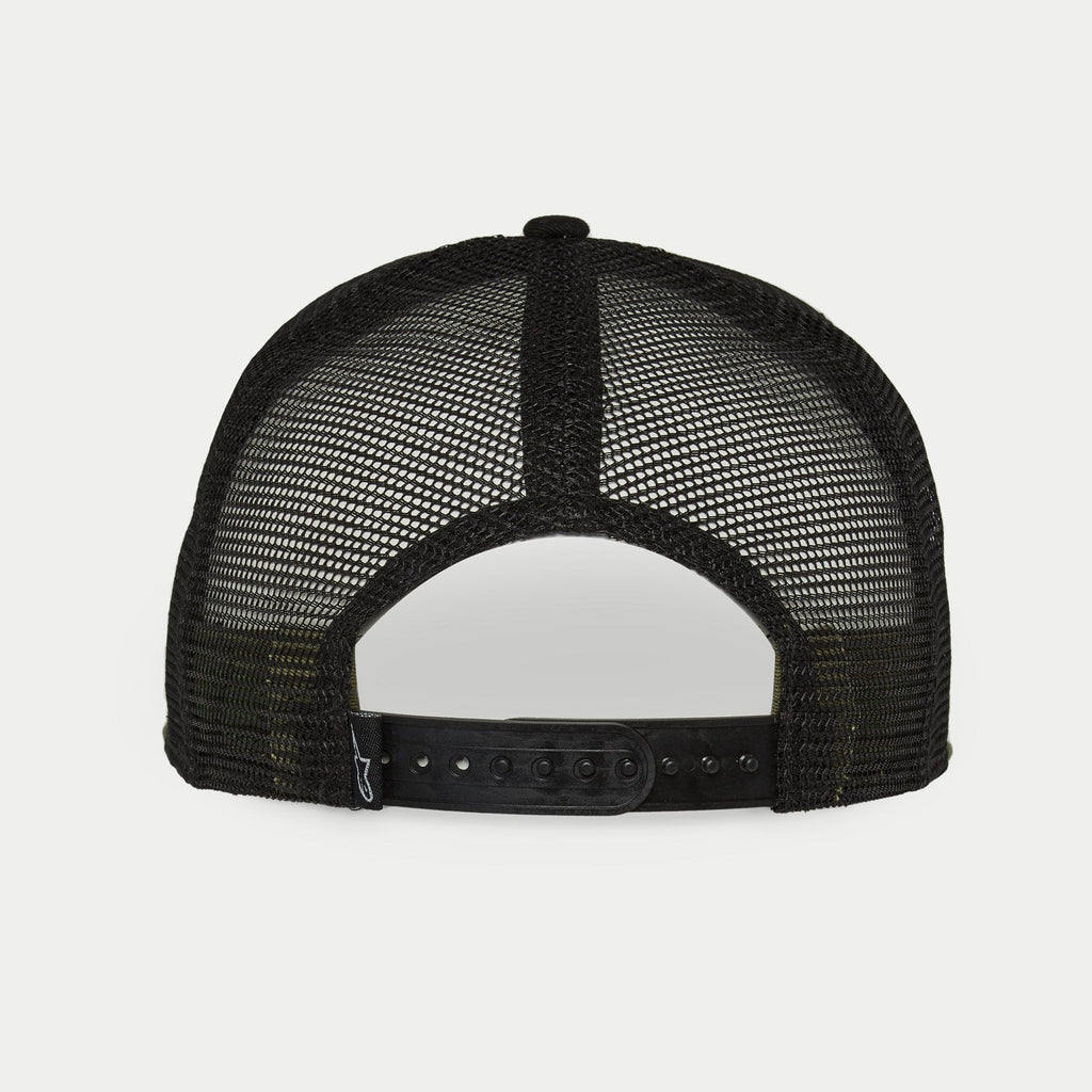 Casquette Alpinestars Corp Trucker, Military Black, vue arrière montrant les panneaux arrière en maille noire et la fermeture snapback réglable, petite étiquette avec logo tissé, accessoire décontracté d'inspiration motorsport