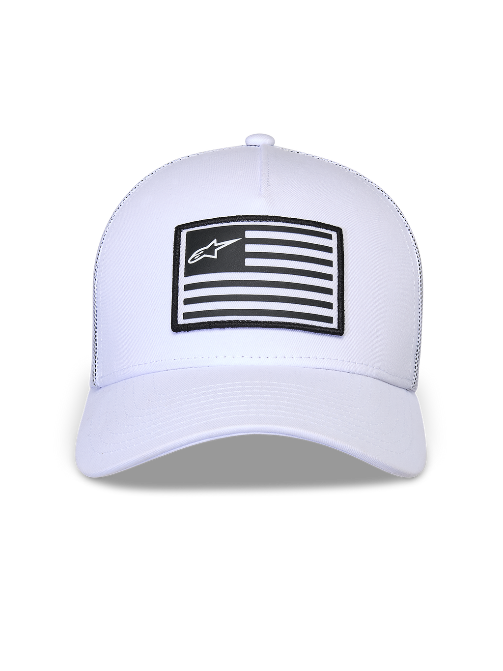 Casquette Snapback Flag Alpinestars, blanche, couronne structurée avec visière courbée, patch rectangulaire noir et blanc à l'avant avec logo Alpinestars, accessoire décontracté inspiré des sports mécaniques