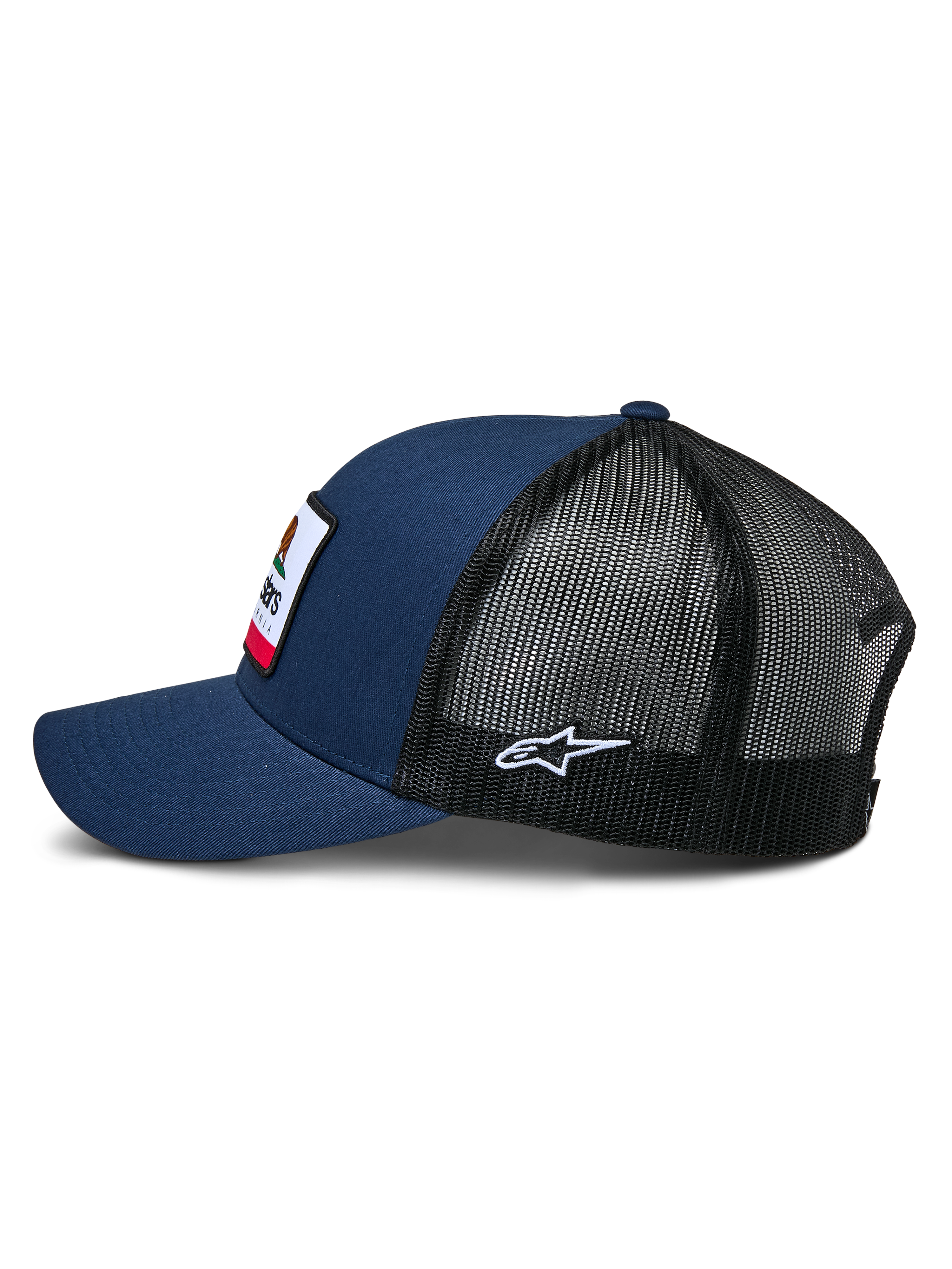 Casquette Alpinestars Cali 2.0, bleu marine et noir, vue de profil, devant en sergé avec écusson tissé merrow, arrière en maille polyester noire avec logo étoile blanc brodé, visière incurvée, couvre-chef décontracté inspiré des sports mécaniques