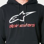 Sweat à capuche Alpinestars Always V3, polaire noire, logo étoile blanc et texte alpinestars rouge sur la poitrine, cordons de serrage noirs avec embouts trempés, streetwear décontracté d'inspiration sport automobile