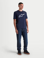 Alpinestars Ageless 2.0 CSF Tee, t-shirt sportswear à manches courtes, bleu marine et blanc, logo Ageless imprimé sur la poitrine, coupe ajustée cut-and-sew, mélange coton et polyester premium, vue complète sur modèle