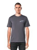Alpinestars Horizon CSF Tee, t-shirt à manches courtes, gris anthracite, logo Ageless bleu clair sur la poitrine, style décontracté motorsport streetwear