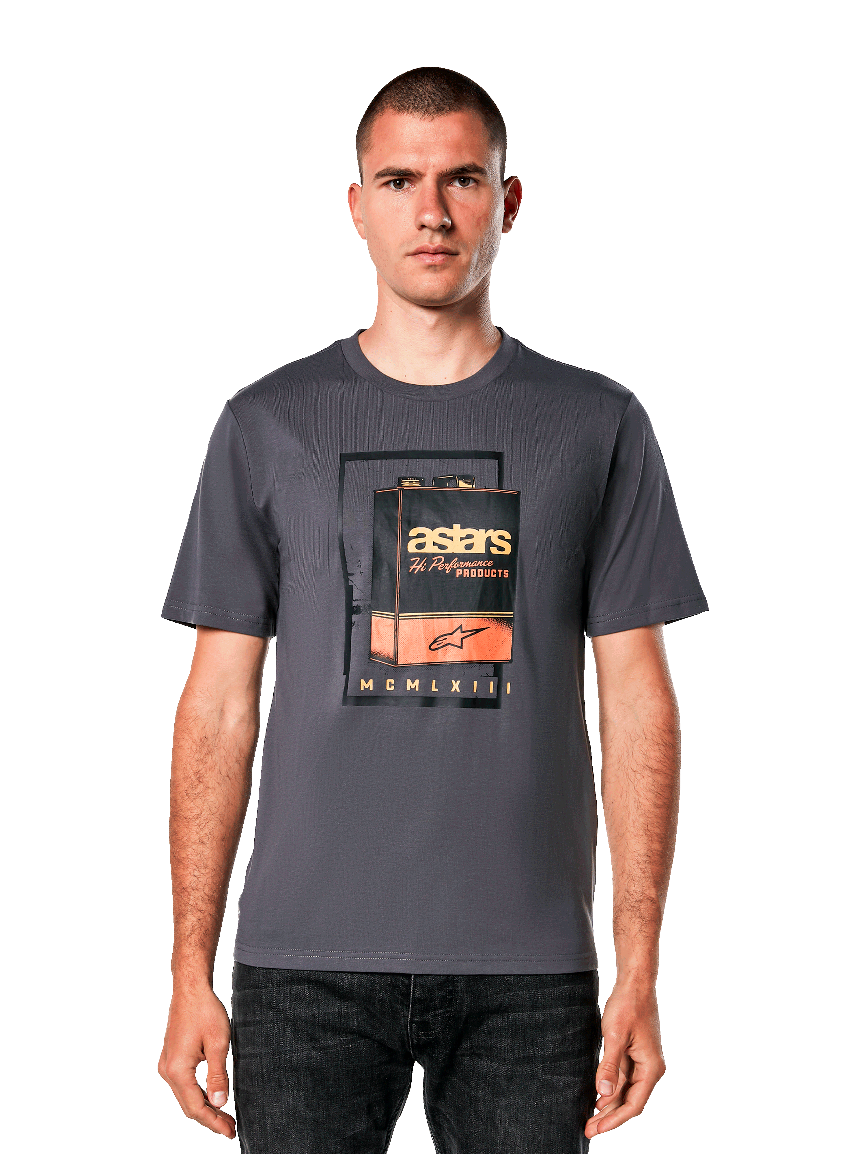 Alpinestars Galun CSF Tee, t-shirt à manches courtes gris anthracite, arborant un graphisme de bidon d'essence vintage avec marquage astars orange et blanc, streetwear décontracté d'inspiration sport automobile