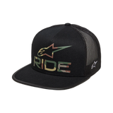 Casquette Trucker Alpinestars Ride 4.0 Camo, noire, avec logo Alpinestars camouflage et texte RIDE sur le devant, visière plate, couronne structurée, arrière en maille noire pour la respirabilité, design décontracté inspiré du sport automobile