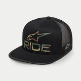Casquette Trucker Alpinestars Ride 4.0 Camo, noir, style trucker, avec logo RIDE et étoile en imprimé camouflage sur le devant, dos en maille noire, visière plate, broderie blanche sur le côté, accessoire décontracté inspiré du sport automobile