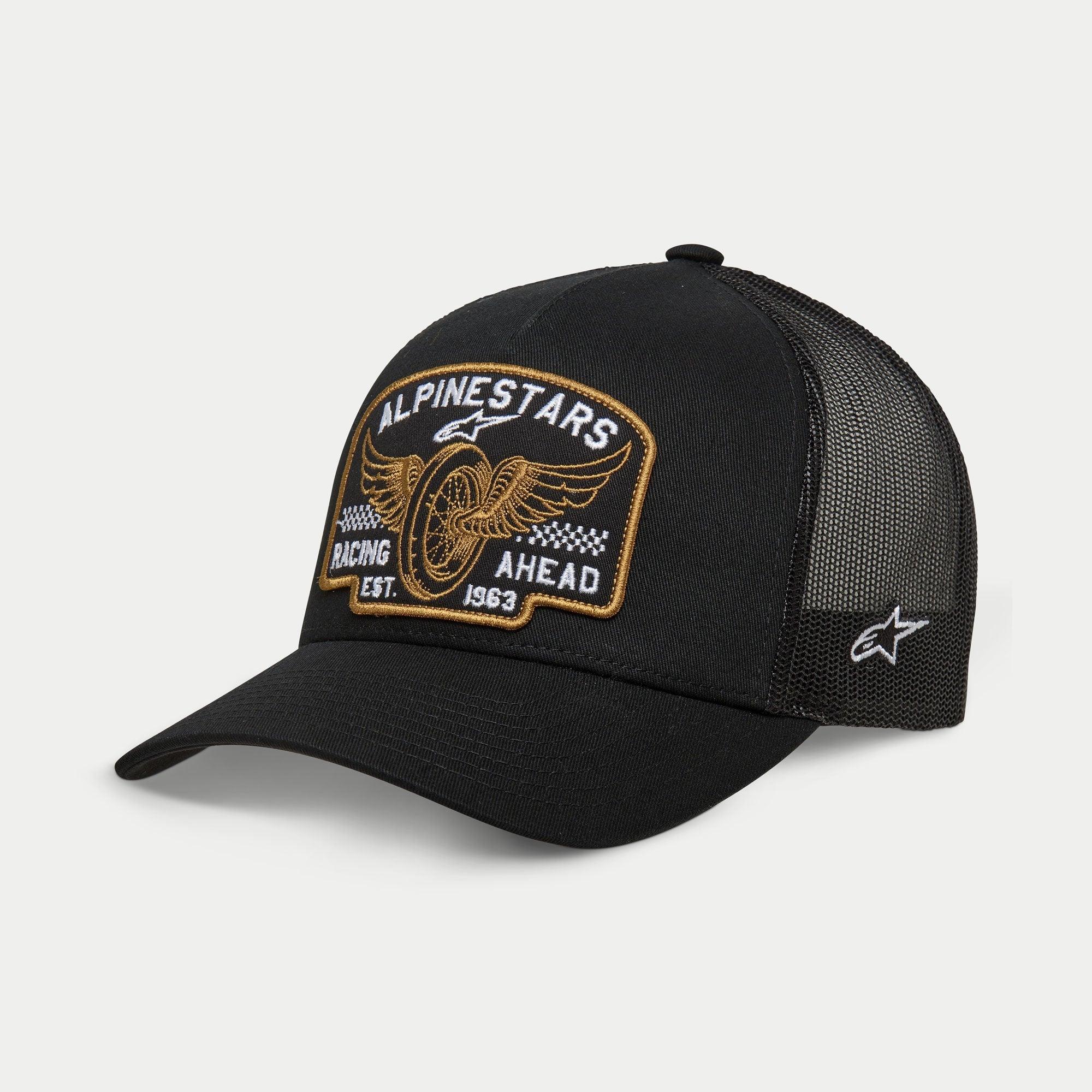 Casquette Trucker Alpinestars Heritage Patch, noire, couronne structurée avec visière courbée, grand patch brodé Heritage à l'avant avec roue ailée et « Racing Ahead Est. 1963 », panneaux arrière en maille noire avec logo étoile sur le côté, accessoire lifestyle motorsport décontracté