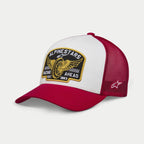 Casquette Trucker Alpinestars Heritage Patch, blanc et rouge, panneau avant blanc structuré avec grand écusson brodé Alpinestars Racing Ahead, visière courbée rouge et arrière en maille, logo étoile latéral, accessoire lifestyle décontracté