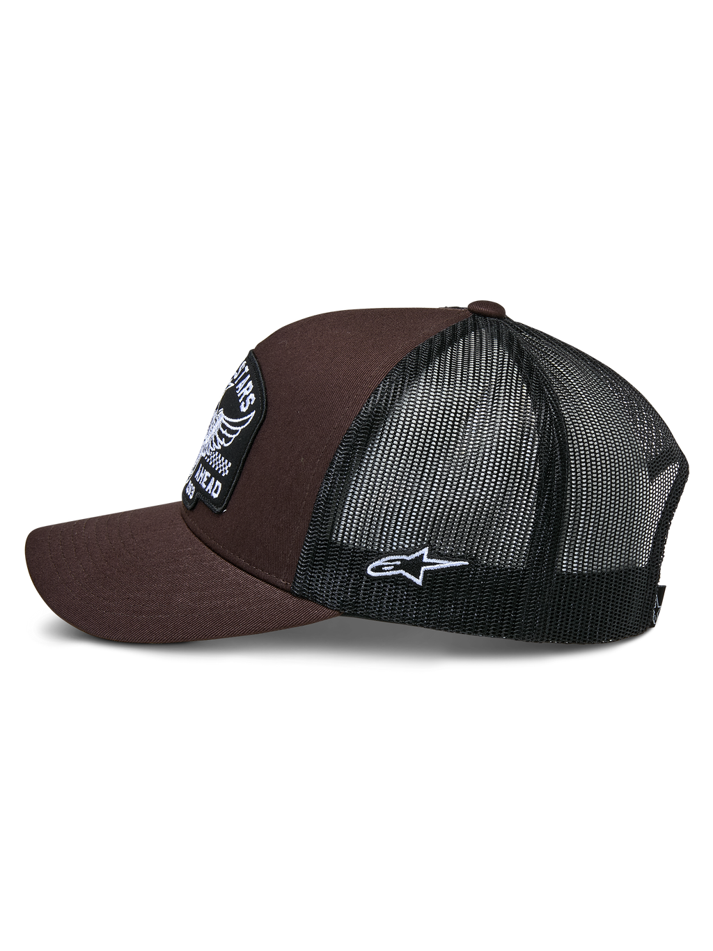Casquette Trucker Heritage Patch Alpinestars, marron et noir, vue de profil montrant le devant en sergé marron et l'arrière en maille noire, patch logo Ageless blanc sur le côté, couronne structurée et visière courbée