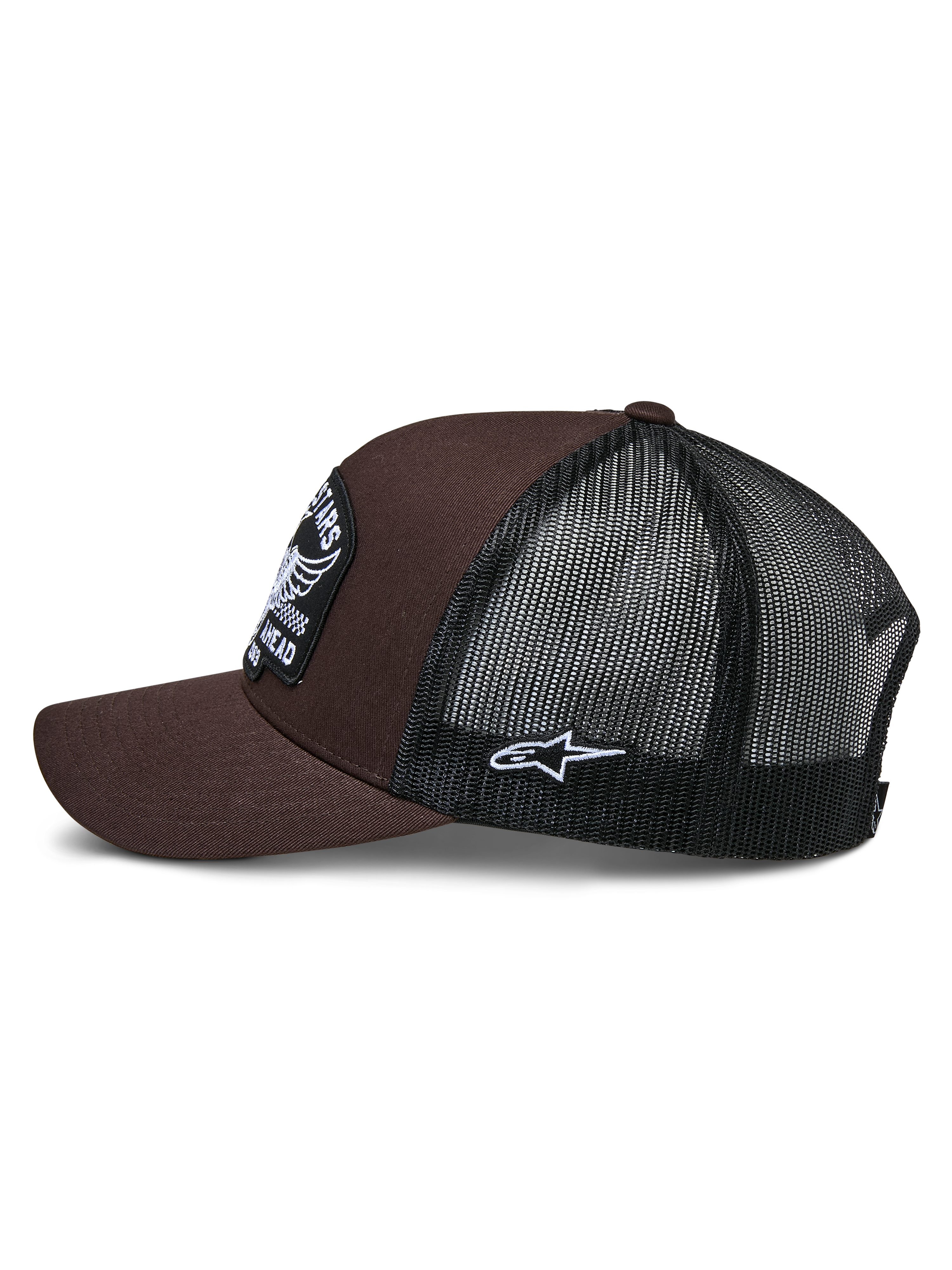 Casquette Trucker Heritage Patch Alpinestars, marron et noir, vue de profil montrant le devant en sergé marron et l'arrière en maille noire, patch logo Ageless blanc sur le côté, couronne structurée et visière courbée