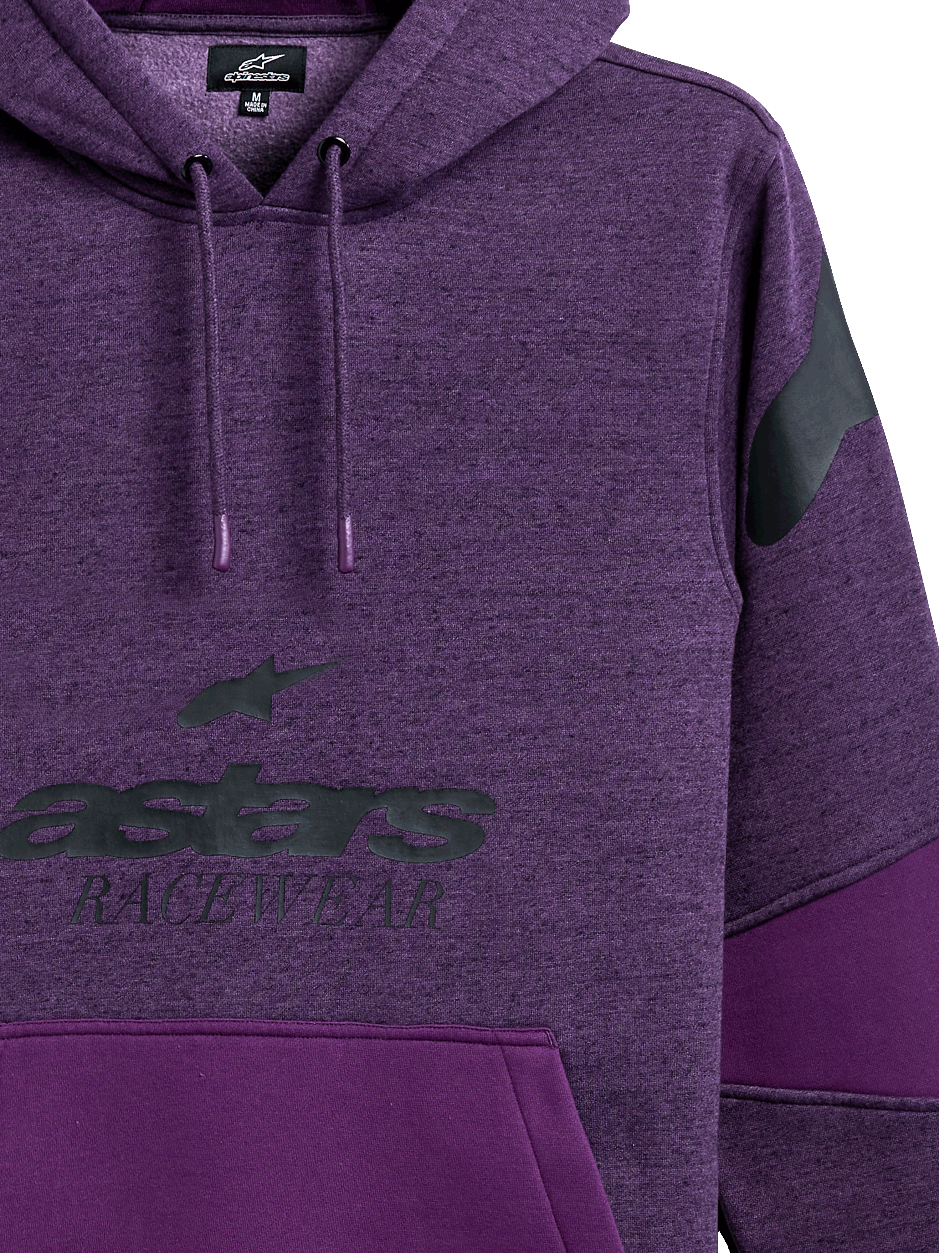 Alpinestars Perpetuate Hoodie, sweat à capuche violet chiné, graphisme astars RACEWEAR noir sur la poitrine, logo noir sur l'épaule, blocs de tissu avec empiècements violets unis, capuche à cordon de serrage avec embouts trempés, design décontracté inspiré du sport automobile