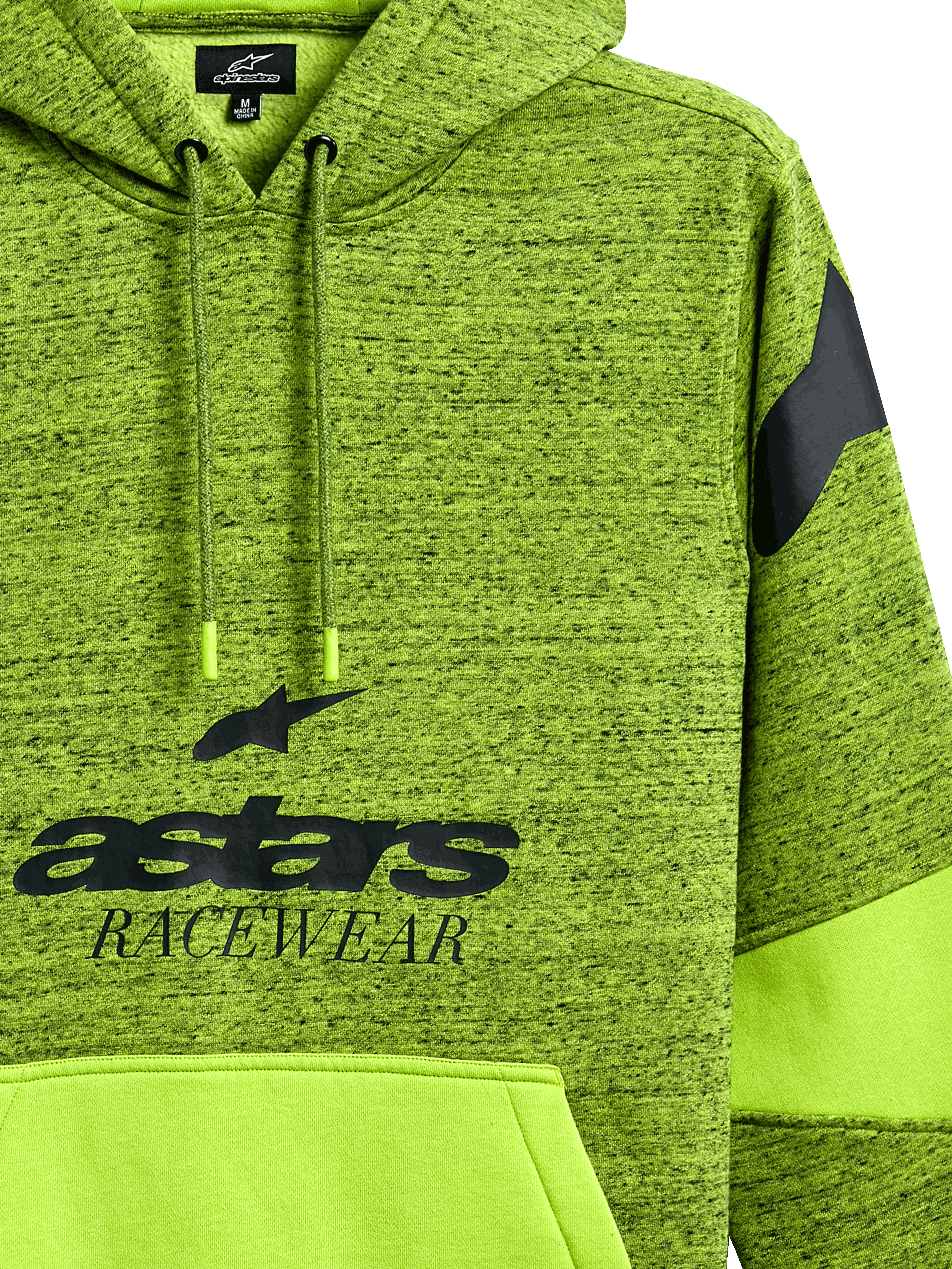 Sweat à capuche Alpinestars Perpetuate, pullover vert lime chiné avec graphique noir 'astars RACEWEAR', poche kangourou vert lime uni avec empiècements de tissu, capuche à cordon de serrage et logo sur l'épaule, vêtement de sport décontracté inspiré du sport automobile.