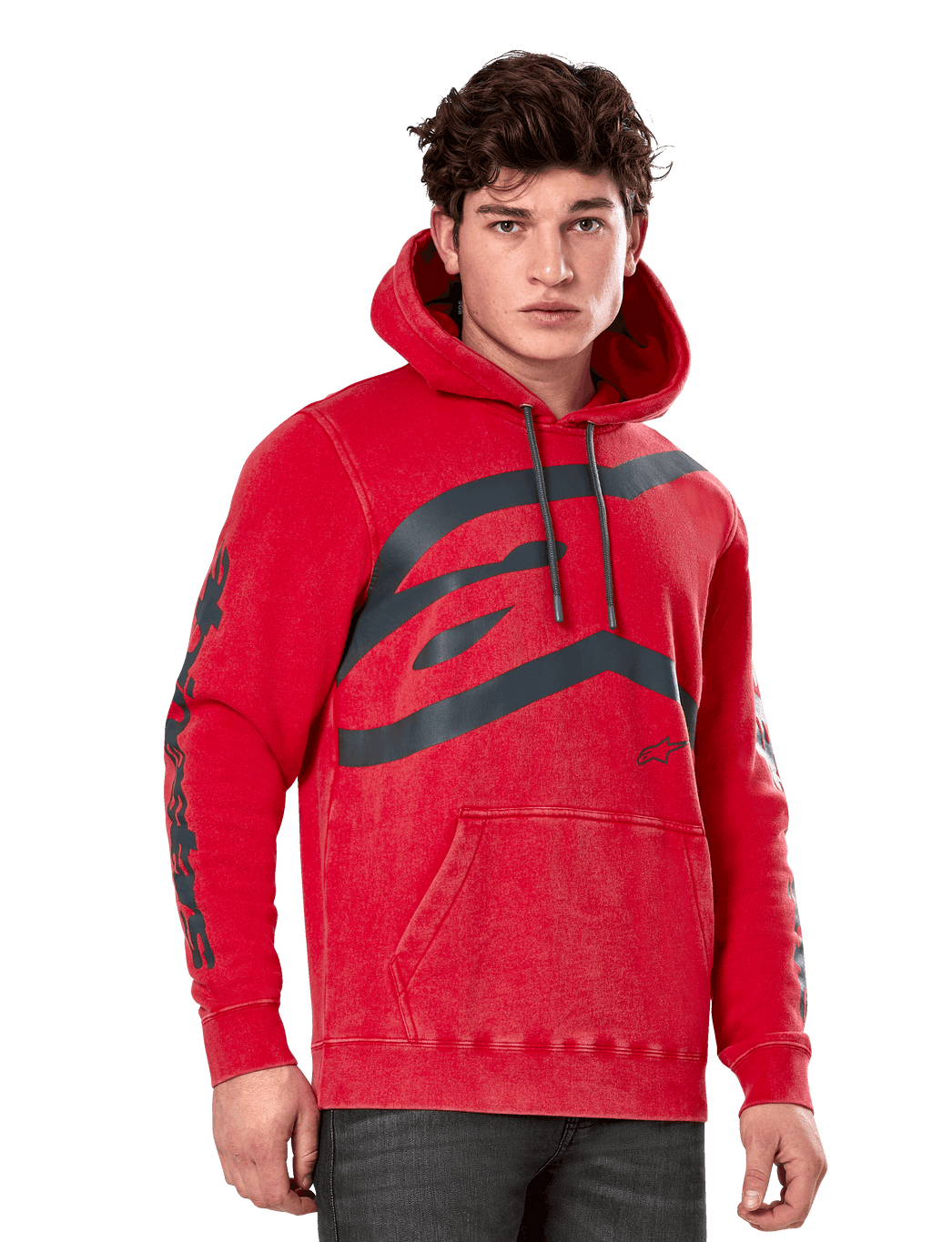 Alpinestars Unbound Hoodie, sweat à capuche en polaire, rouge teint en vêtement, grand logo gris sur la poitrine, lettrage Alpinestars sur les manches, poche kangourou et capuche à cordon de serrage, streetwear décontracté inspiré du sport automobile
