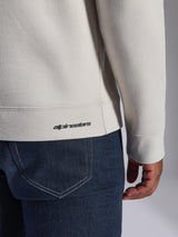 Alpinestars Positive Crew Sweatshirt, blanc cassé, gros plan sur le détail de l'ourlet et du poignet en bord-côte, arborant un petit logo Alpinestars noir, vêtement décontracté d'inspiration sport mécanique