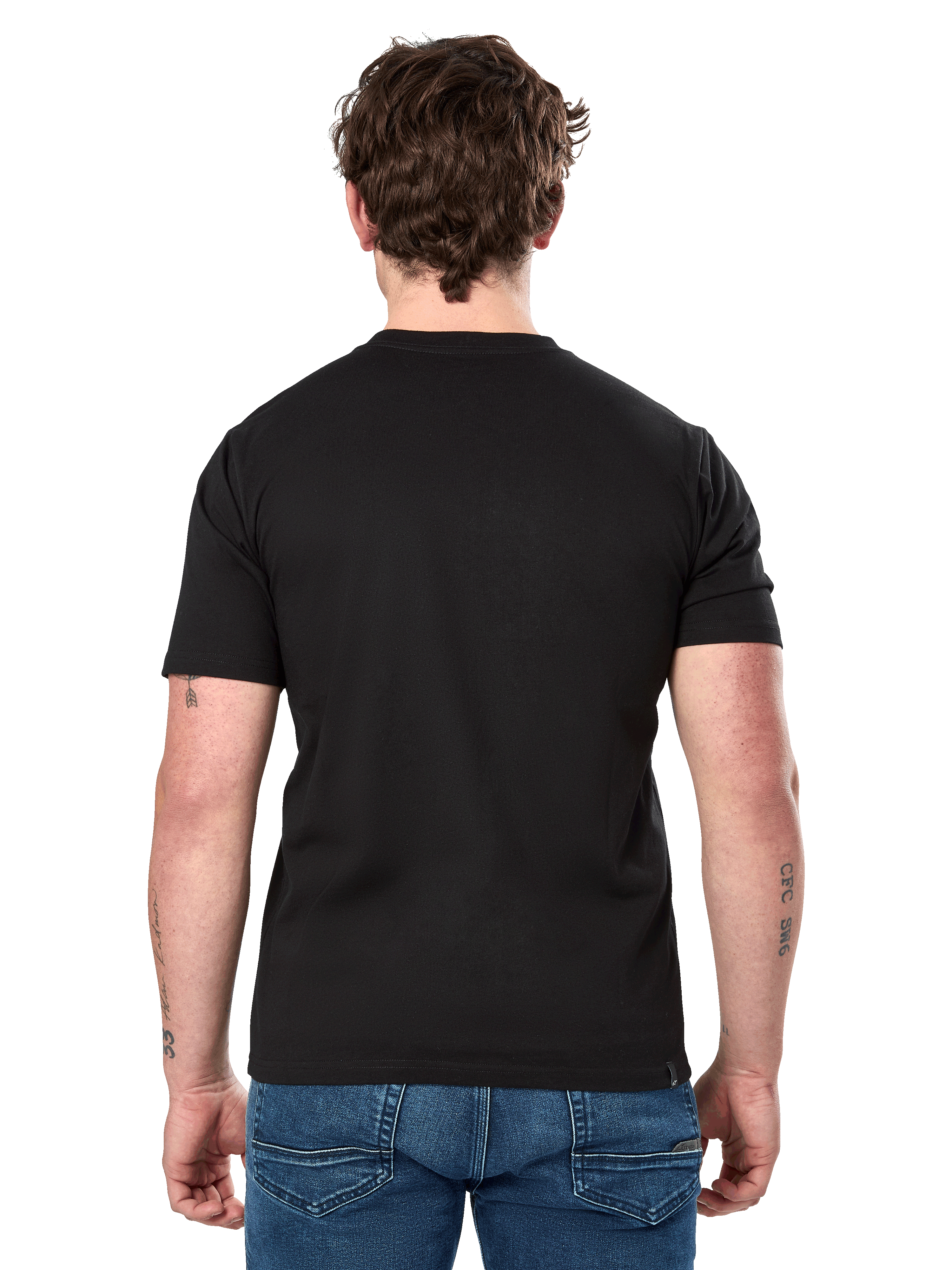 T-shirt Alpinestars Cereal CSF, manches courtes, noir, vue de dos, porté avec un jean bleu, streetwear décontracté inspiré du sport automobile