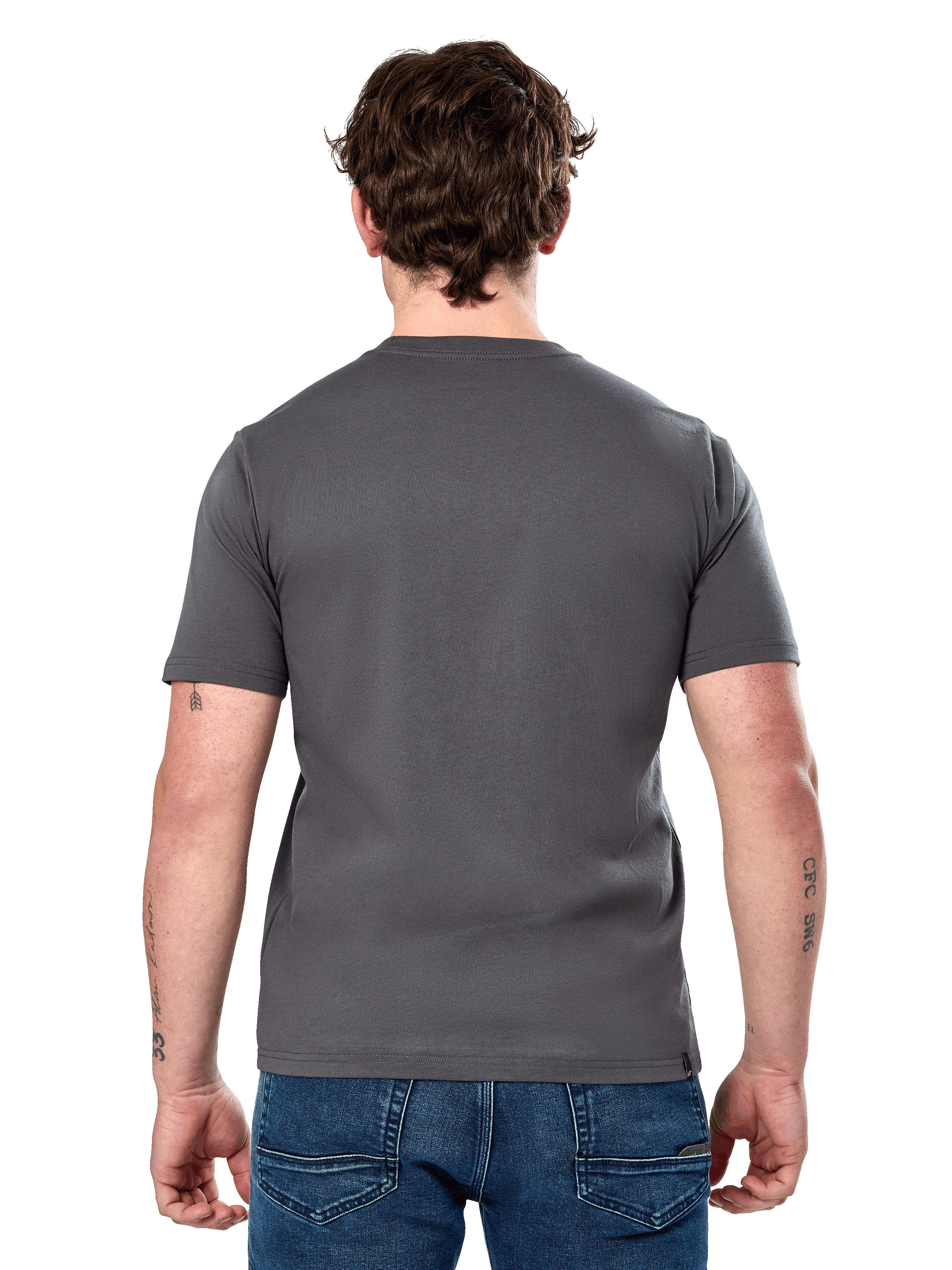 Alpinestars Cereal CSF Tee, t-shirt à manches courtes, gris anthracite, vue de dos, porté par un mannequin avec un jean bleu, streetwear décontracté inspiré des sports mécaniques