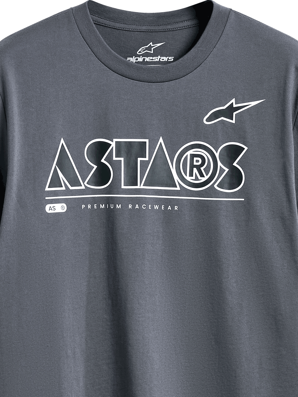 Alpinestars Cereal CSF Tee, t-shirt à manches courtes, anthracite, vue détaillée du graphisme sur la poitrine avec logo ASTARS géométrique blanc et slogan PREMIUM RACEWEAR, streetwear décontracté inspiré du sport automobile