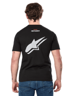 Alpinestars Formulate CSF Tee, t-shirt à manches courtes, noir, vue de dos montrant un grand logo Astars blanc perforé et un petit marquage Alpinestars, vêtement de sport décontracté inspiré du sport automobile
