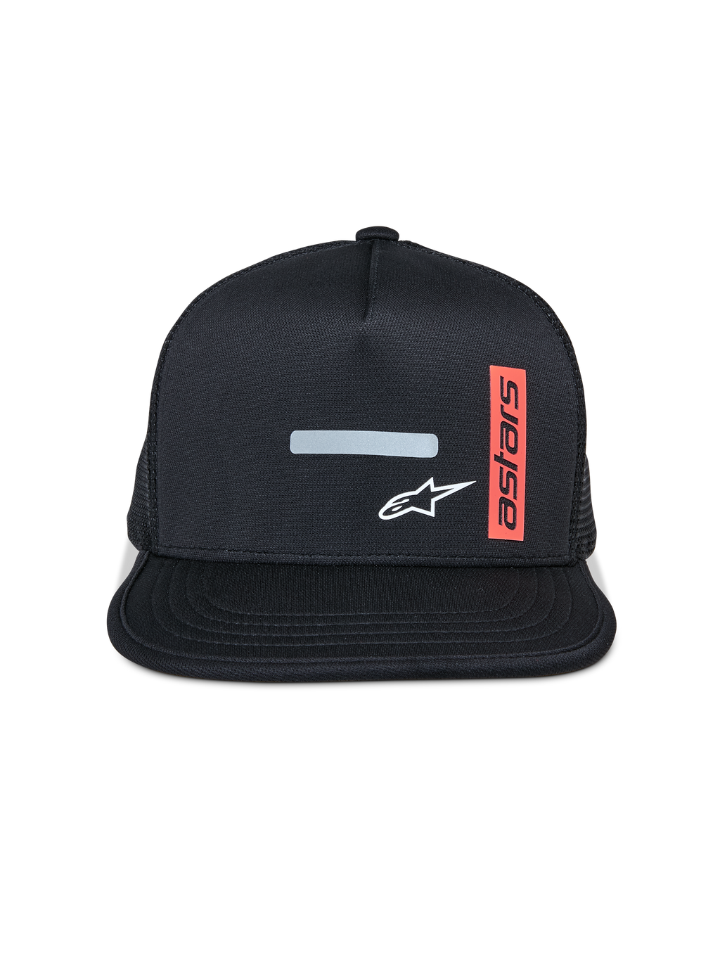 Casquette Trucker Alpinestars Alter, casquette à visière plate, noire avec arrière en mesh, barre réfléchissante frontale et logo étoile blanc, étiquette rouge verticale avec texte Astars, vêtement de sport motorsport décontracté