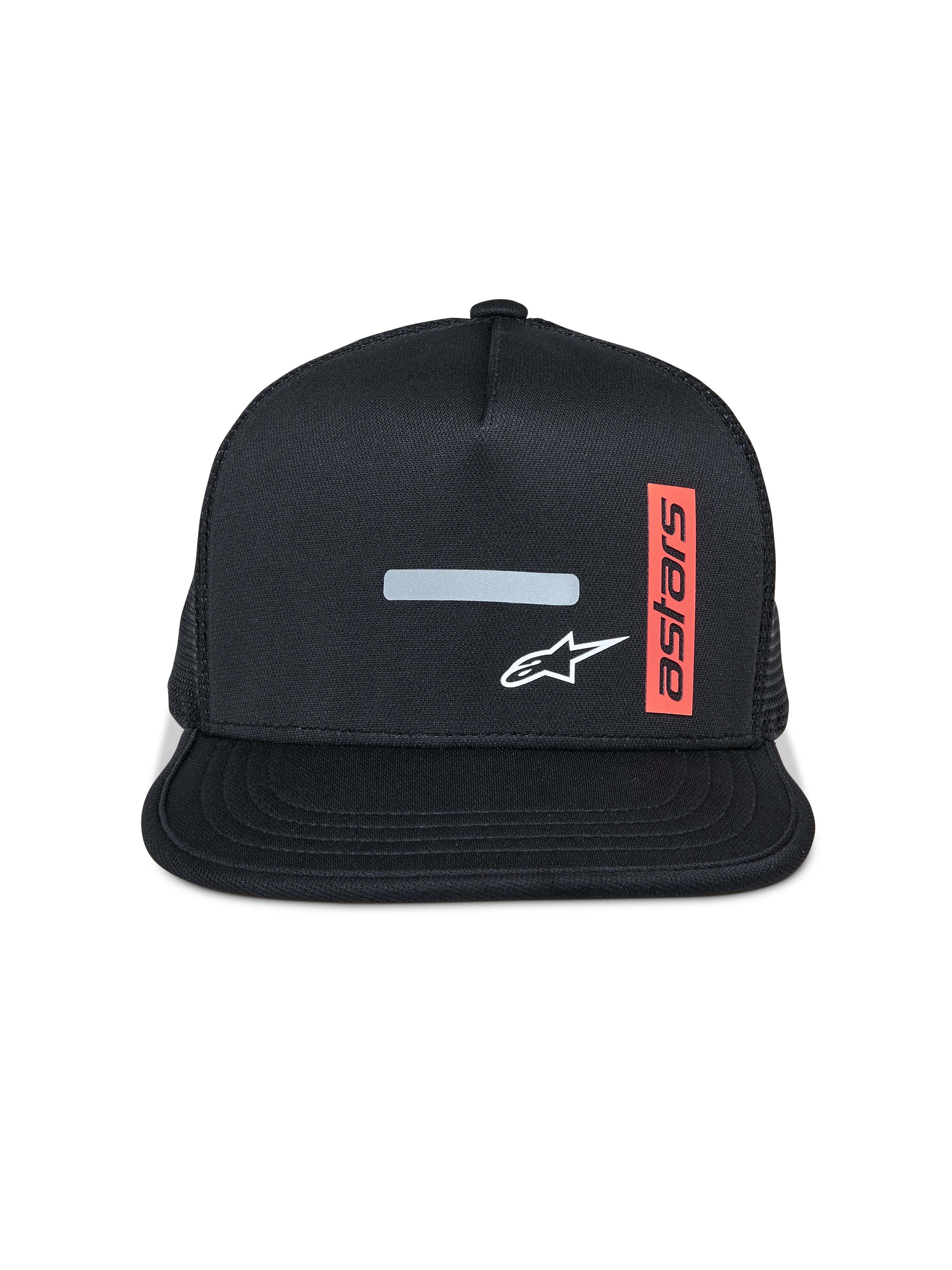 Casquette Trucker Alpinestars Alter, casquette à visière plate, noire avec arrière en mesh, barre réfléchissante frontale et logo étoile blanc, étiquette rouge verticale avec texte Astars, vêtement de sport motorsport décontracté