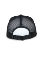 Casquette Trucker Alpinestars Alter, noire, vue arrière montrant les panneaux en maille recyclée respirante et la fermeture réglable à boucle, accessoire sportswear décontracté
