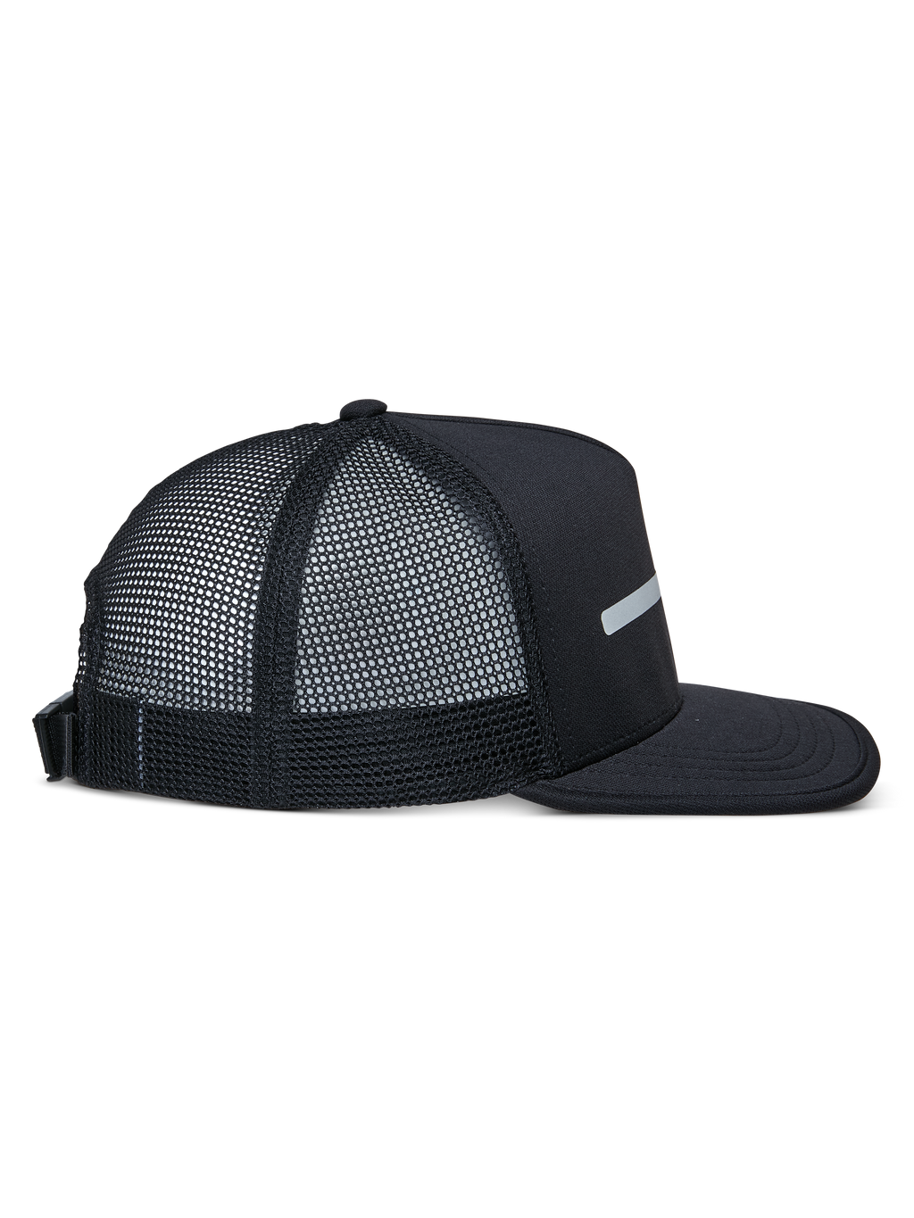 Casquette Trucker Alter Alpinestars, noire, vue de côté, couronne structurée et visière plate, arrière en maille de polyester recyclé, fermeture réglable à boucle, sportswear décontracté