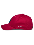 Casquette Alpinestars Elemental, rouge, vue de profil, visière courbée et couronne structurée, logo Alpinestars blanc brodé sur le côté, couvre-chef décontracté inspiré du sport automobile