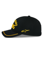 Casquette Luminary Alpinestars, casquette snapback noire vue de profil, broderie 3D jaune sur le devant et le côté, visière incurvée avec finition sutache jaune, construction en sergé de coton structuré