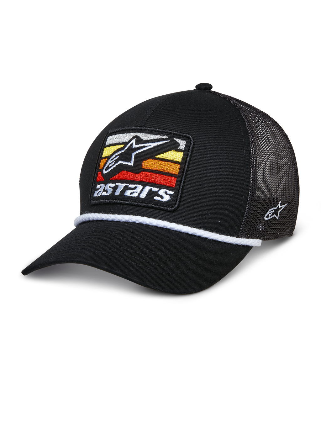 Casquette Trucker Alpinestars Selica, casquette noire avec dos en mesh et visière courbée, patch frontal à rayures horizontales jaunes, orange et rouges, garniture en corde tressée blanche et broderie latérale, couvre-chef décontracté inspiré du sport automobile