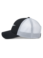 Casquette Trucker Alpinestars Terolithic, vue de profil, panneaux avant noirs et visière courbée avec panneaux arrière en filet blanc, casquette snapback décontractée