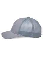 Casquette Trucker Terolithic Alpinestars, grise, casquette trucker avec arrière en filet et visière courbée, vue de profil, couronne basse structurée avec détail du logo à l'avant, couvre-chef décontracté inspiré par le sport automobile