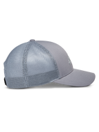 Casquette Trucker Alpinestars Terolithic, gris, vue de profil avec visière courbée et panneaux arrière en mesh, couronne basse structurée, sportswear décontracté