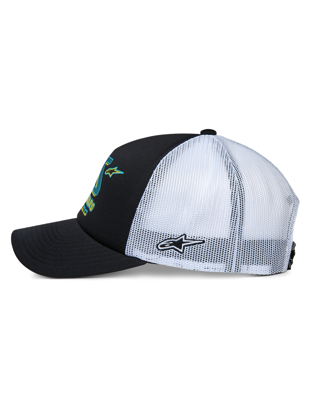 Casquette Trucker Ayess d'Alpinestars, vue de profil, avant noir et visière courbée avec arrière en maille blanche, graphismes colorés à l'avant et broderie d'étoile sur le côté, couvre-chef décontracté inspiré du sport automobile