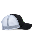 Casquette Trucker Ayess Alpinestars, vue de profil, couronne en mousse noire et visière courbée avec panneaux arrière en maille blanche, logo imprimé à l'avant, snapback décontractée d'inspiration motorsport