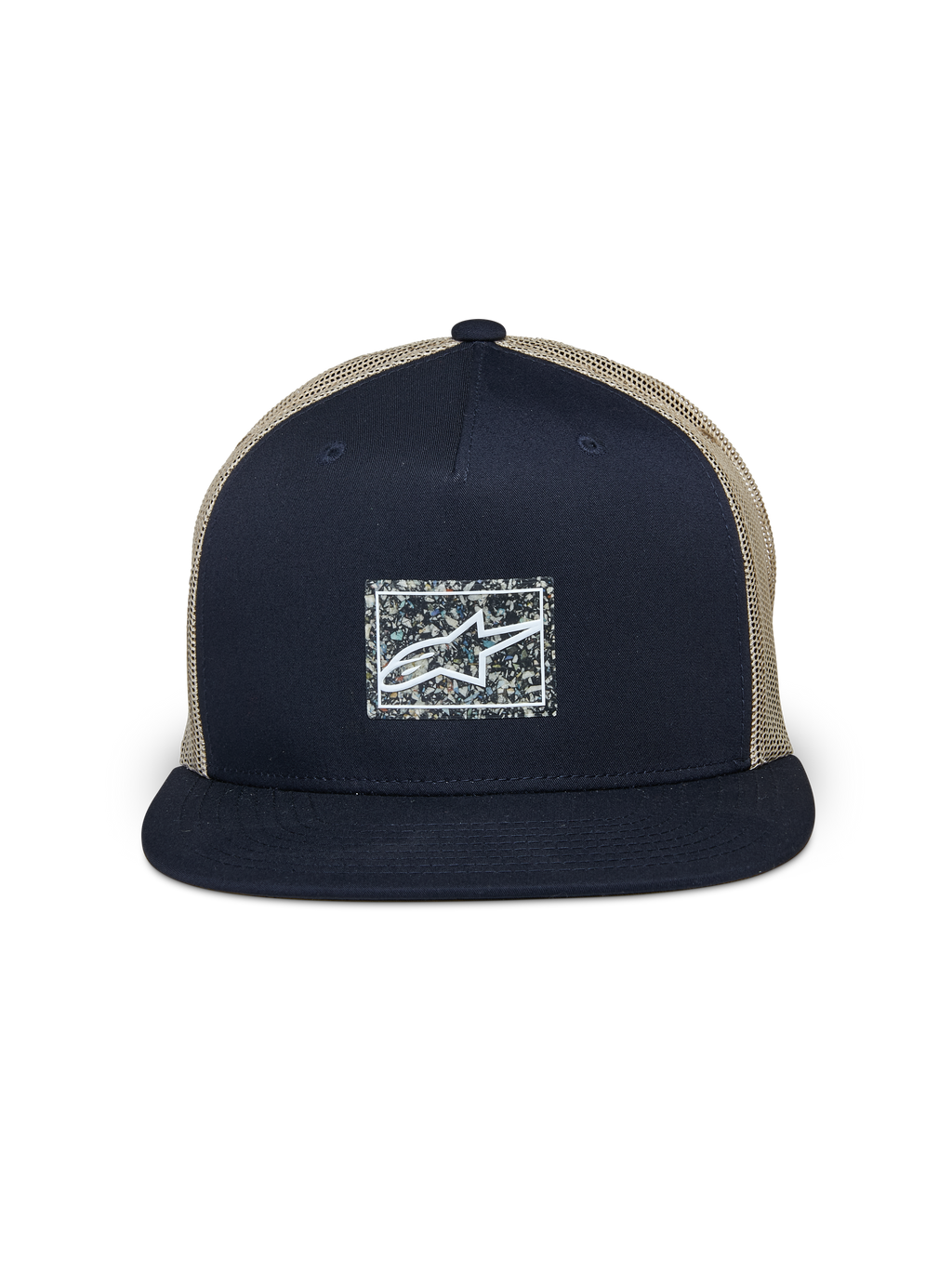 Casquette Trucker Mackinic Alpinestars, bleu marine et kaki, casquette trucker à visière plate, panneau avant structuré bleu marine avec un écusson logo rectangulaire moucheté recyclé, arrière en mesh kaki, couvre-chef décontracté inspiré du sport automobile