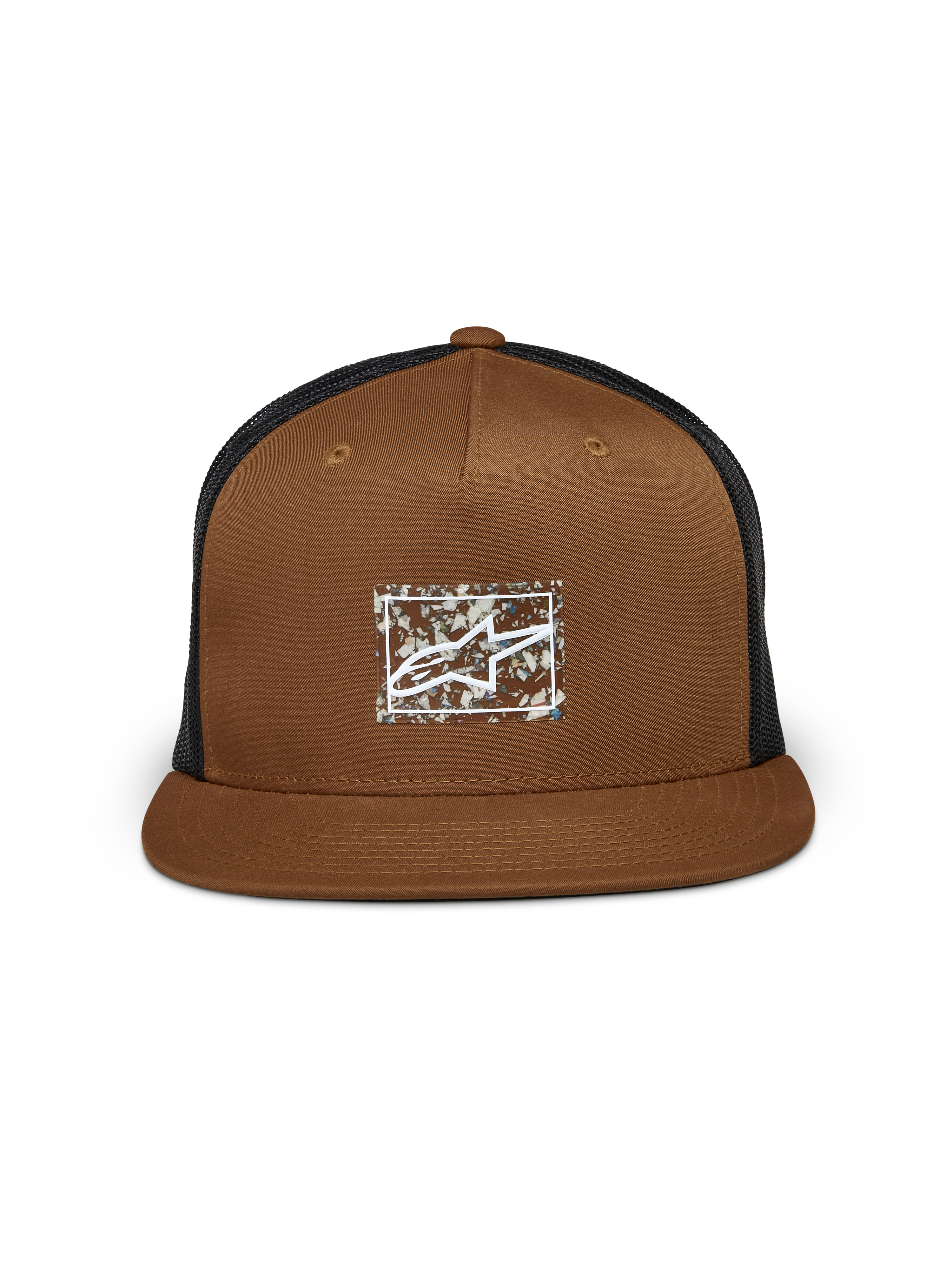 Casquette Trucker Alpinestars Mackinic, marron et noir, visière plate avec couronne structurée, dotée d'un logo en transfert thermique TPU papier recyclé sur le devant, arrière en mesh noir, accessoire sportswear décontracté