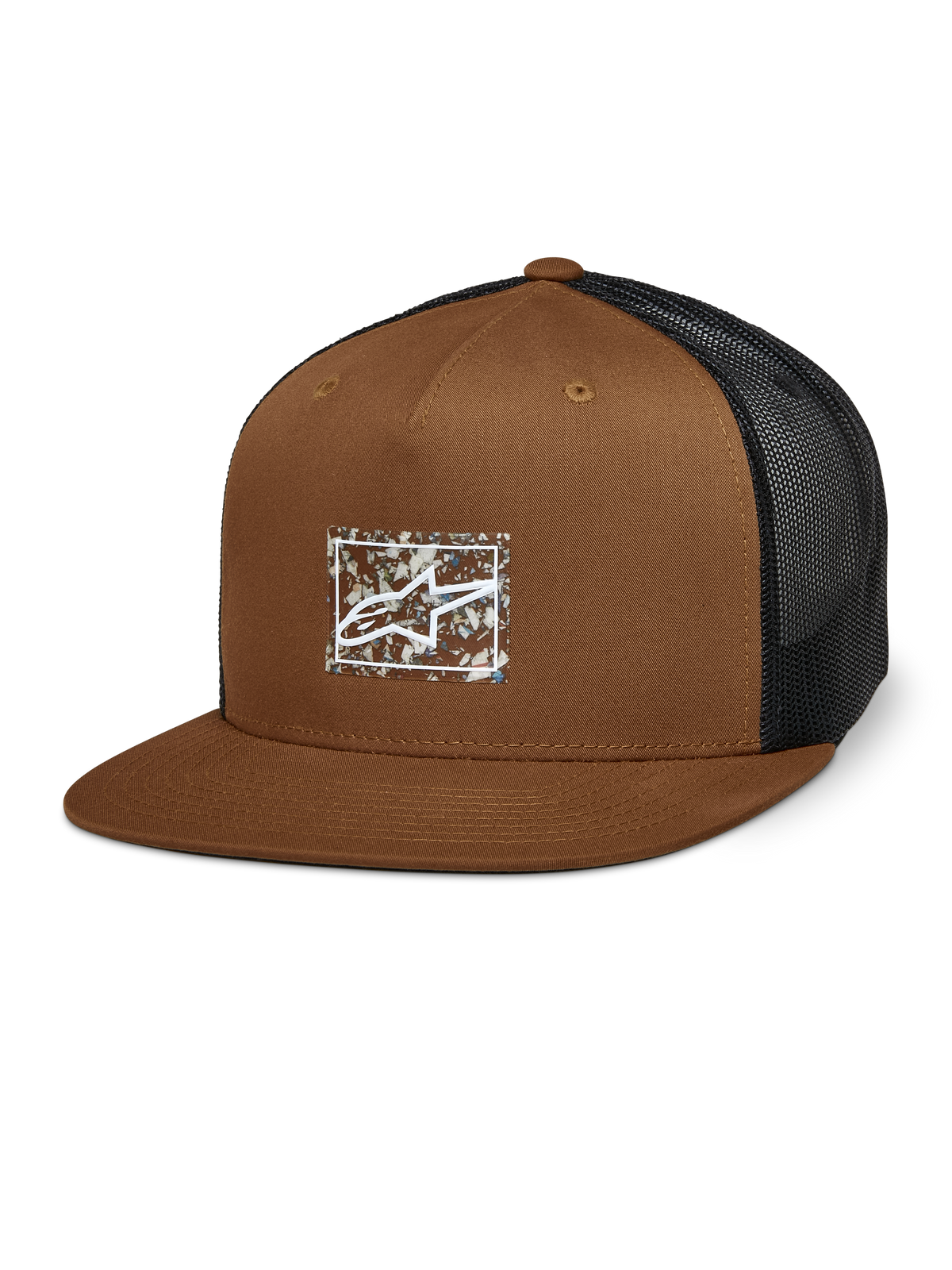 Casquette Trucker Alpinestars Mackinic, marron avec arrière en mesh noir, couronne structurée et visière plate, logo A-star blanc sur un patch rectangulaire moucheté, style décontracté inspiré du sport automobile