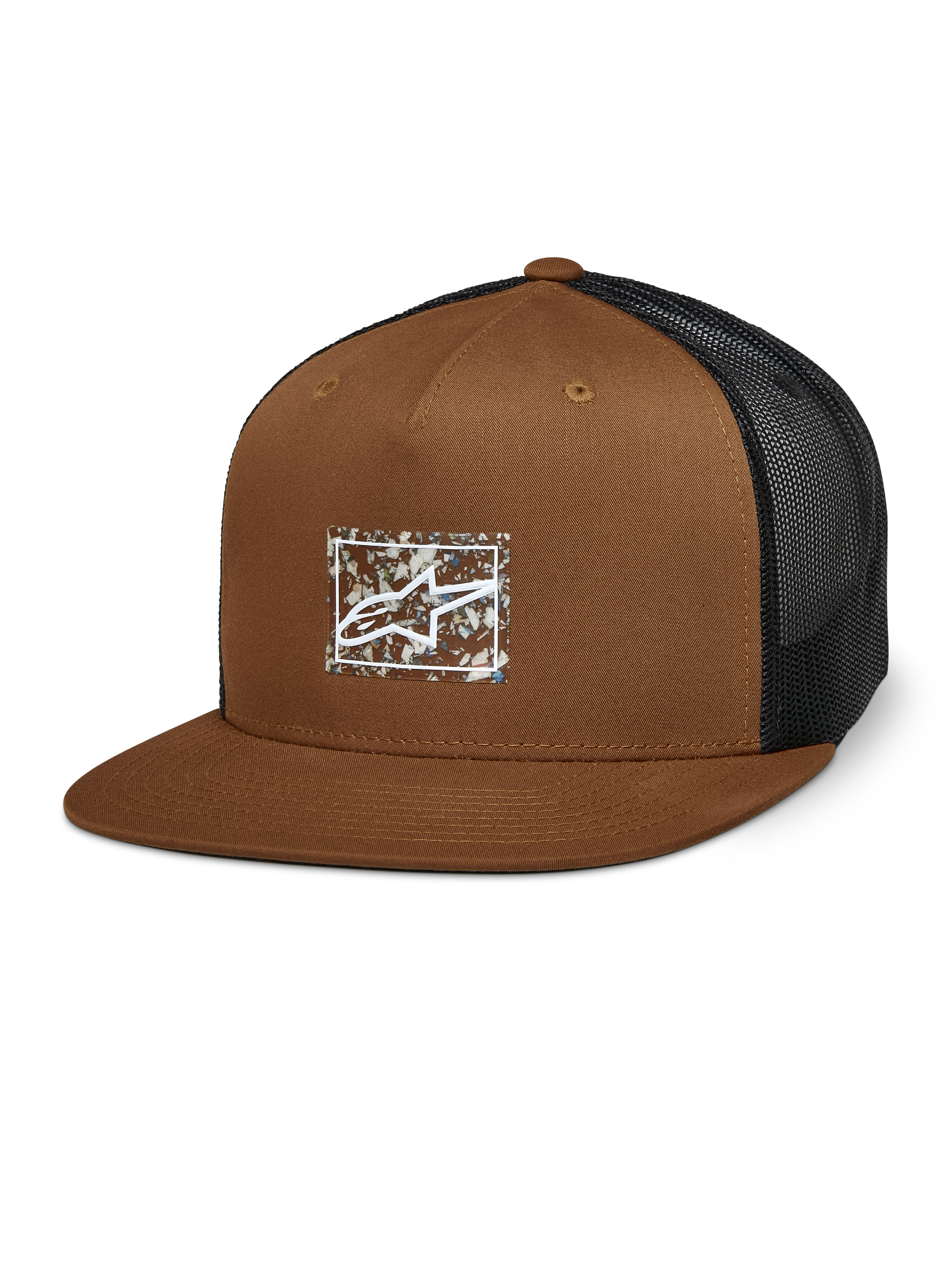 Casquette Trucker Alpinestars Mackinic, marron avec arrière en mesh noir, couronne structurée et visière plate, logo A-star blanc sur un patch rectangulaire moucheté, style décontracté inspiré du sport automobile