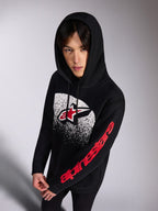 Alpinestars Obsessed Hoodie, sweat à capuche noir en polaire, logo Astars rouge et blanc sur le devant avec dégradé MX blanc effet vieilli, inscription Alpinestars rouge sur la manche, capuche à cordon de serrage, streetwear décontracté inspiré du sport automobile