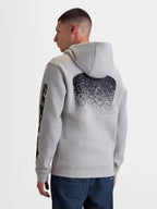 Alpinestars sweat à capuche Obsessed, polaire de sportswear pour homme, gris ciment et noir, doté d'un graphisme dégradé au dos inspiré du MX et de logos sur les manches, vue de dos sur modèle, style sportswear décontracté.