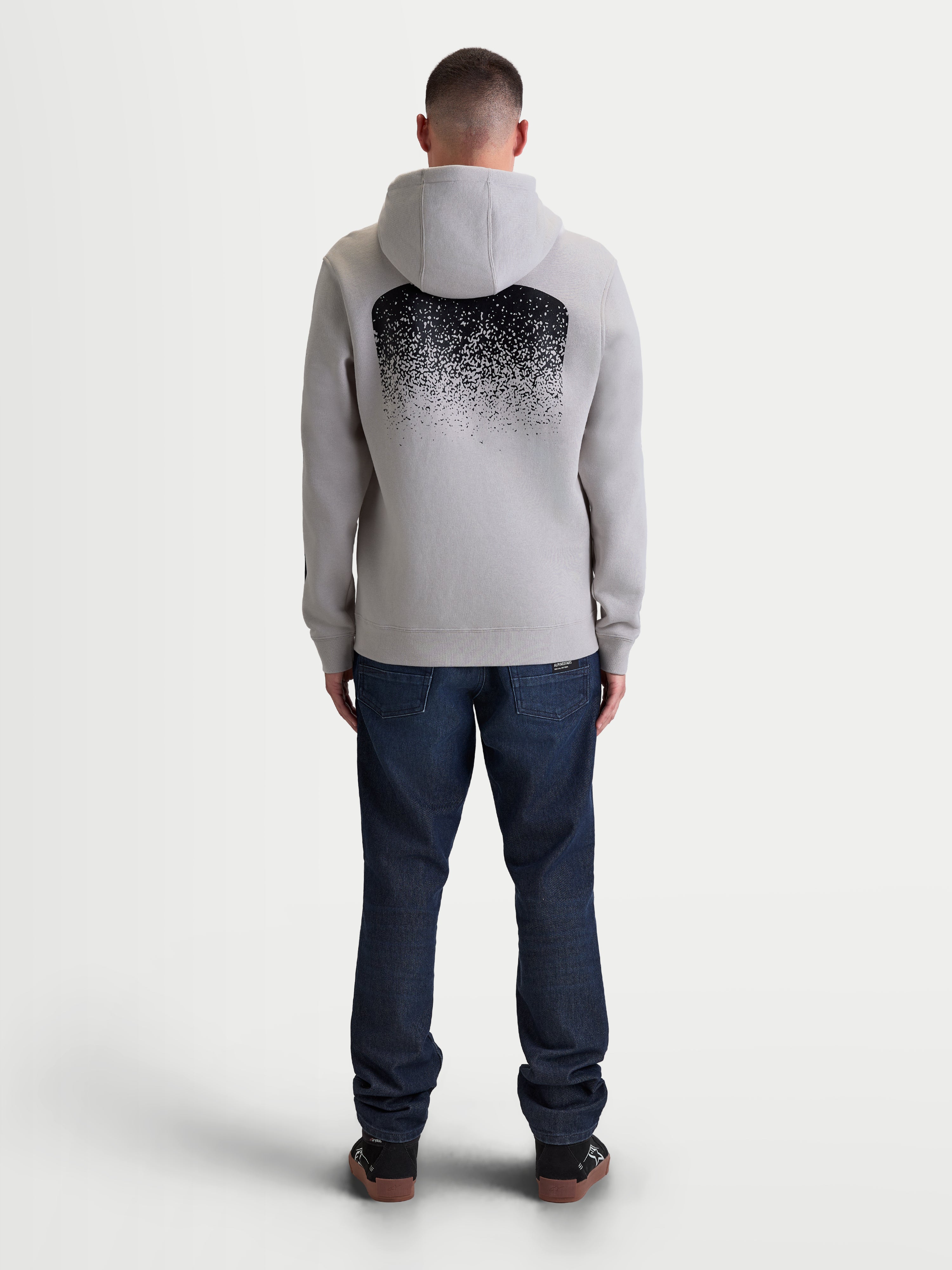 Alpinestars sweat à capuche Obsessed, sweat sportswear en polaire pour homme, gris ciment et noir, vue de dos avec un motif graphique dégradé inspiré du MX, vêtement lifestyle décontracté avec capuche et finitions en bords-côtes.