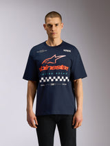 Alpinestars Aplomb Oversized CSF Tee, t-shirt à manches courtes, bleu marine, grand logo Astars orange et blanc avec motif à damier, streetwear décontracté surdimensionné d'inspiration sport mécanique